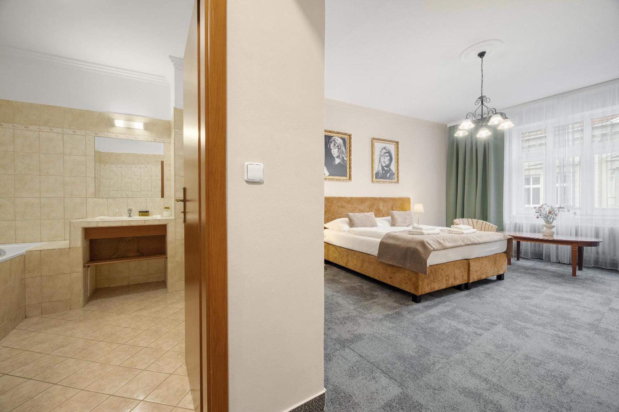 Hotel Reverie - Dependance, Check-In At Metropolitan Star Братислава Экстерьер фото