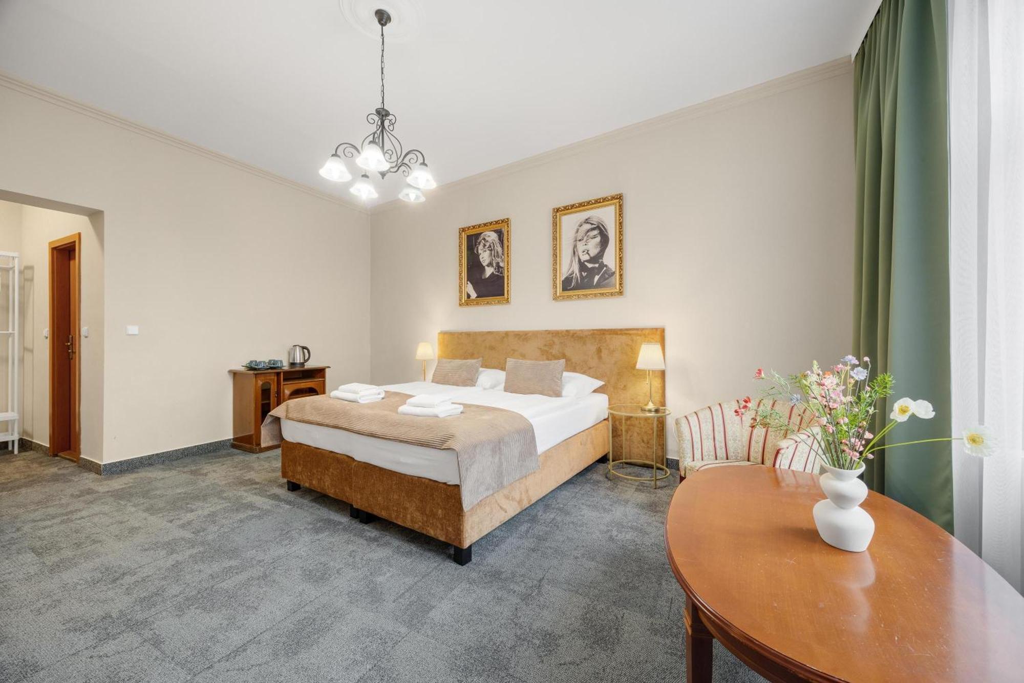 Hotel Reverie - Dependance, Check-In At Metropolitan Star Братислава Экстерьер фото