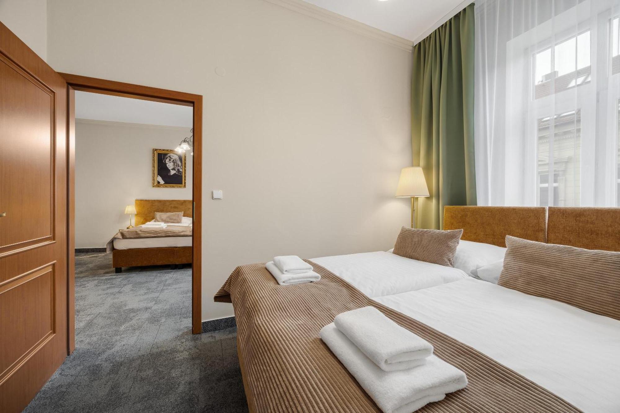 Hotel Reverie - Dependance, Check-In At Metropolitan Star Братислава Экстерьер фото