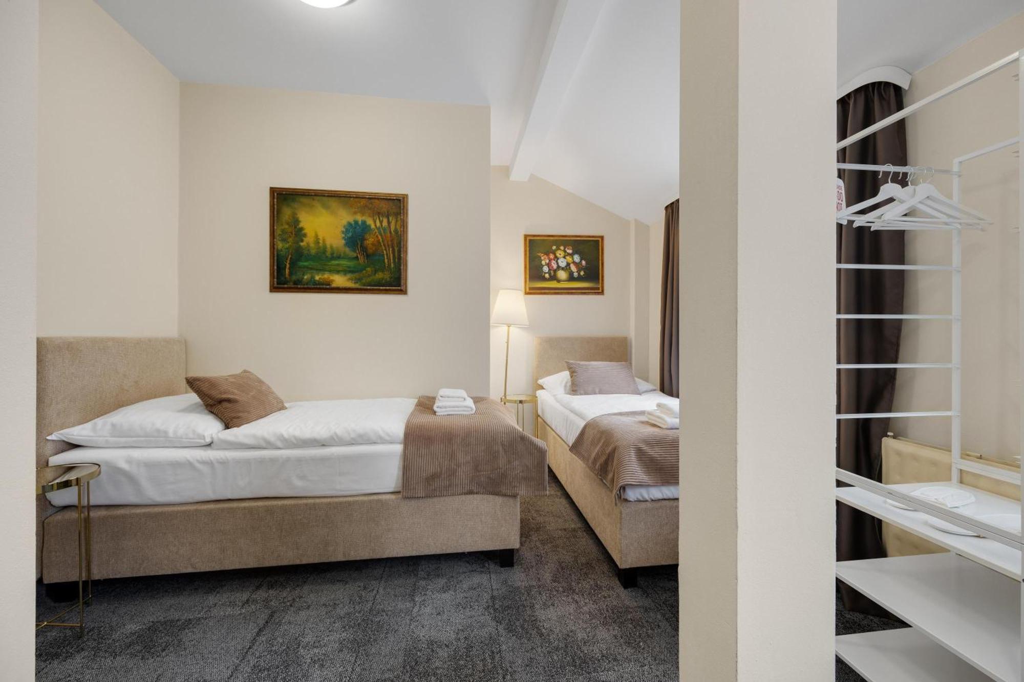 Hotel Reverie - Dependance, Check-In At Metropolitan Star Братислава Экстерьер фото