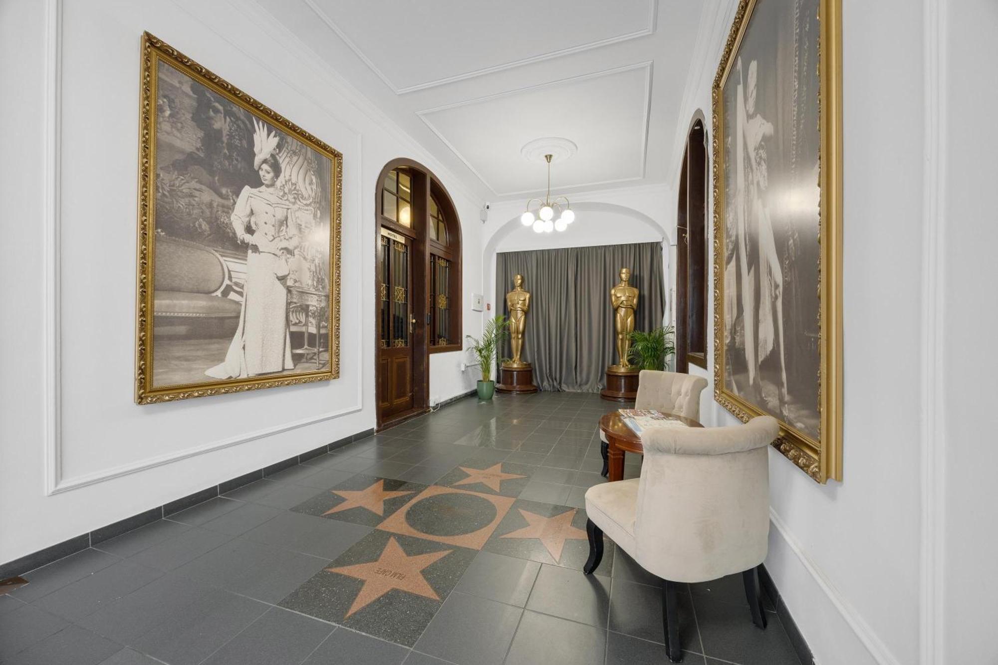 Hotel Reverie - Dependance, Check-In At Metropolitan Star Братислава Экстерьер фото