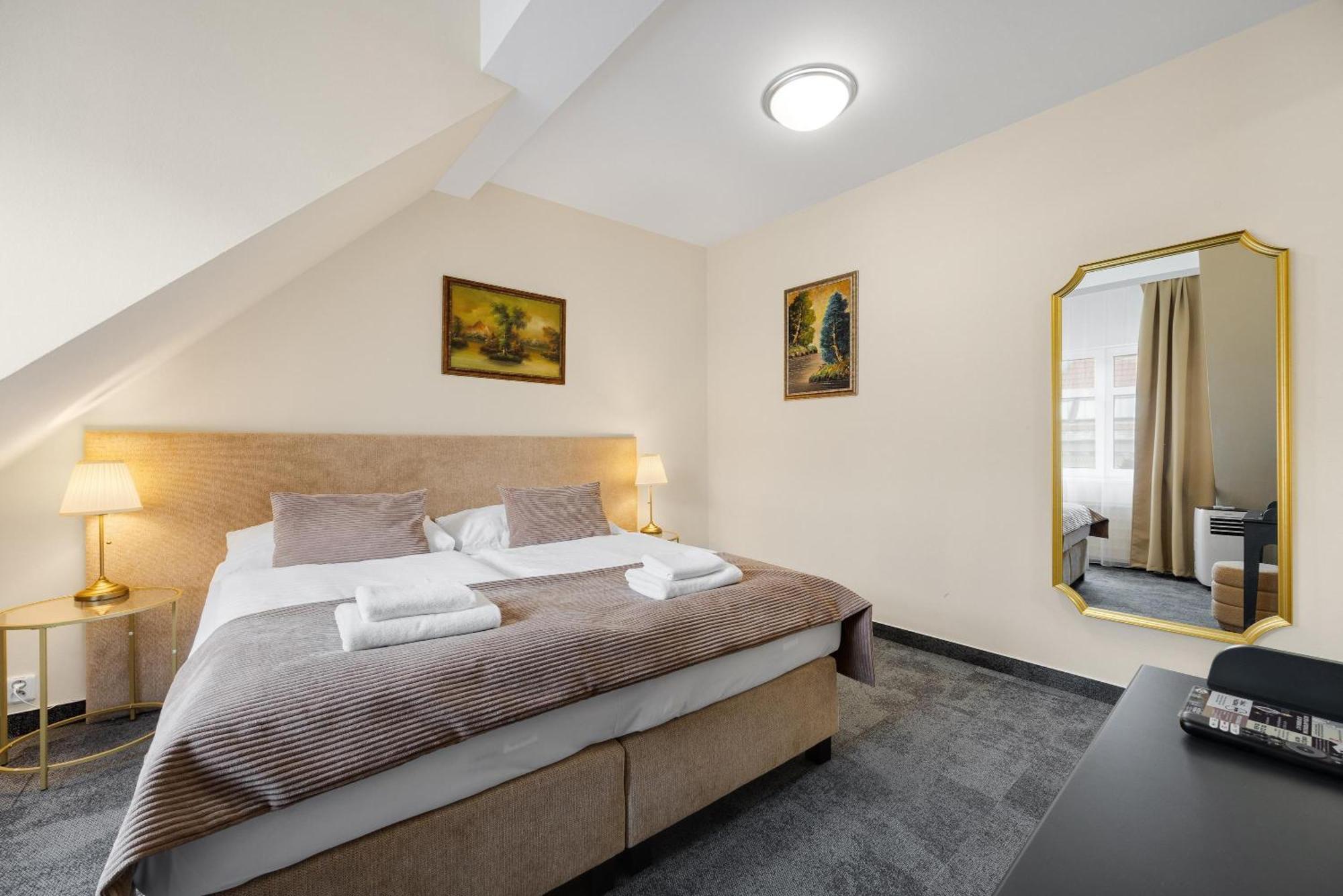 Hotel Reverie - Dependance, Check-In At Metropolitan Star Братислава Экстерьер фото