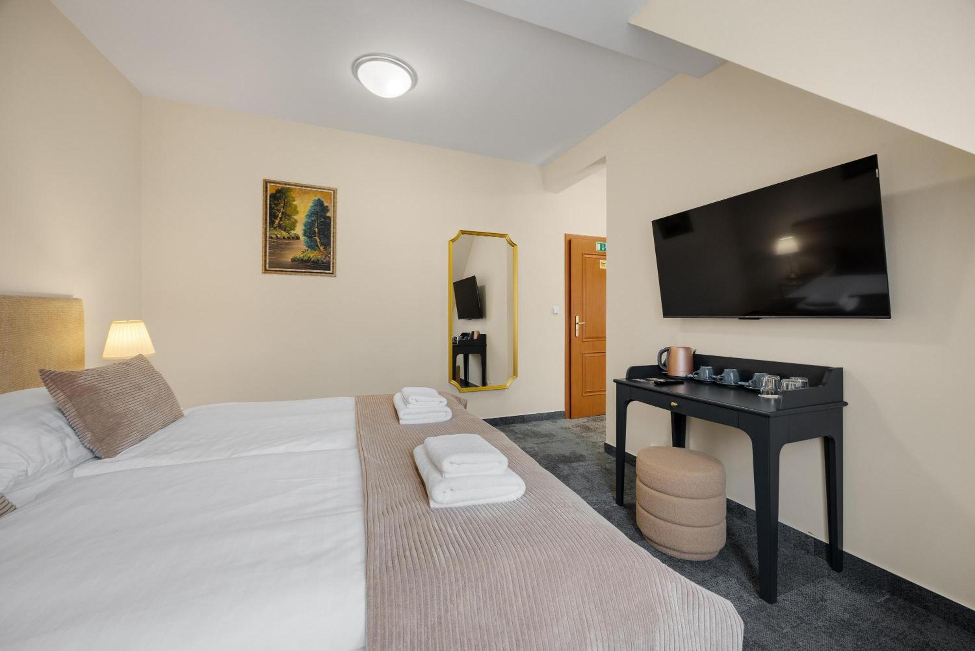 Hotel Reverie - Dependance, Check-In At Metropolitan Star Братислава Экстерьер фото