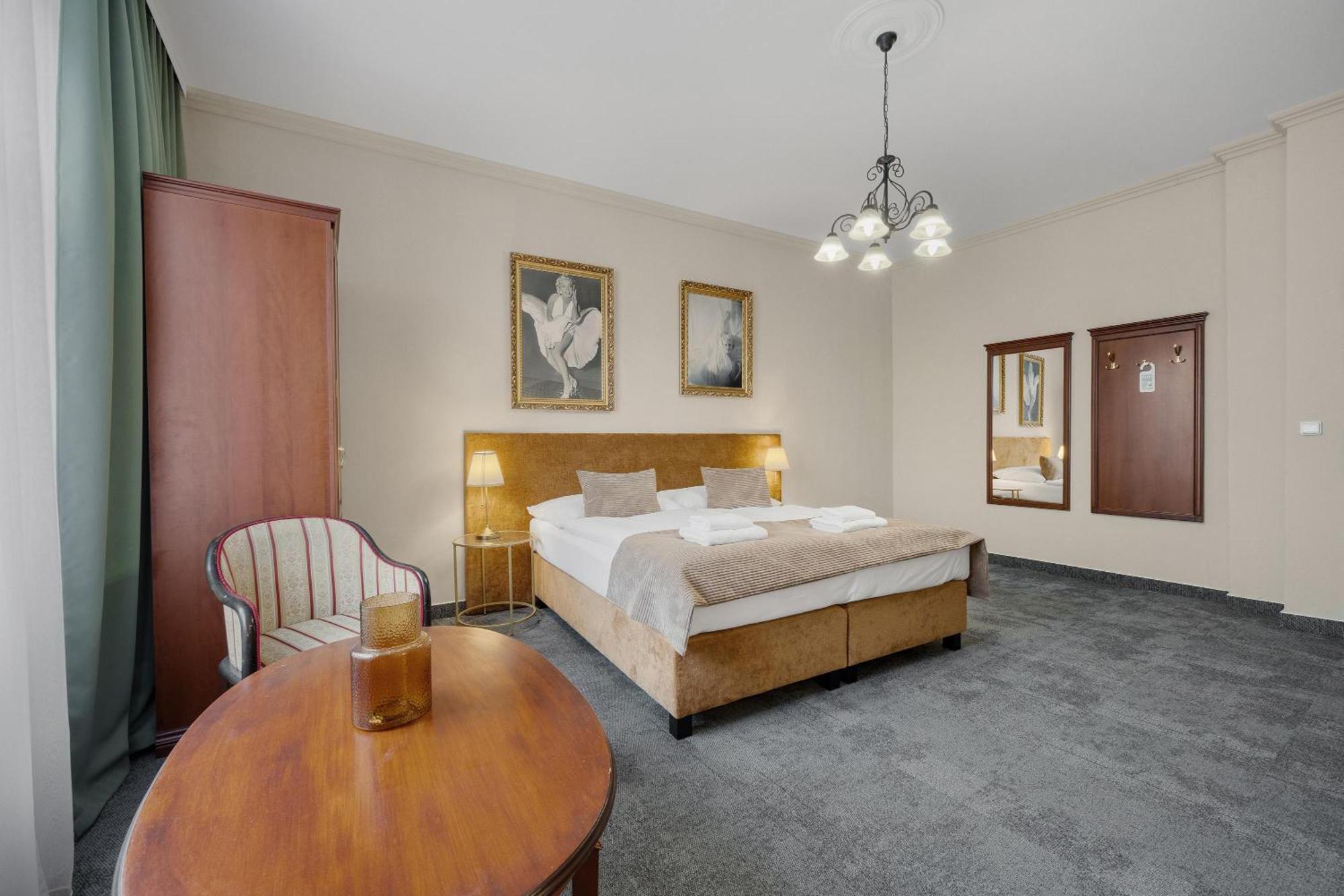 Hotel Reverie - Dependance, Check-In At Metropolitan Star Братислава Экстерьер фото
