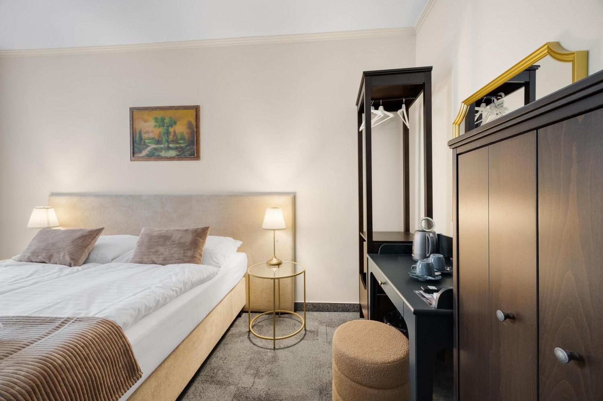 Hotel Reverie - Dependance, Check-In At Metropolitan Star Братислава Экстерьер фото