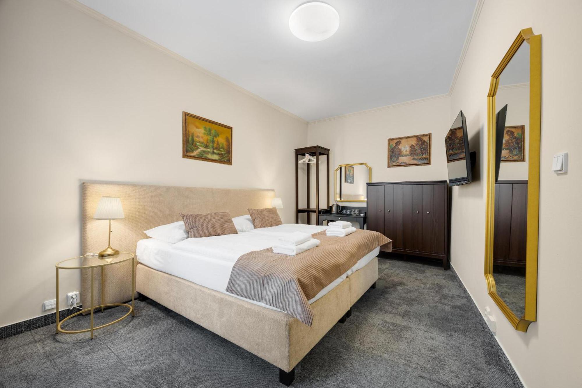Hotel Reverie - Dependance, Check-In At Metropolitan Star Братислава Экстерьер фото
