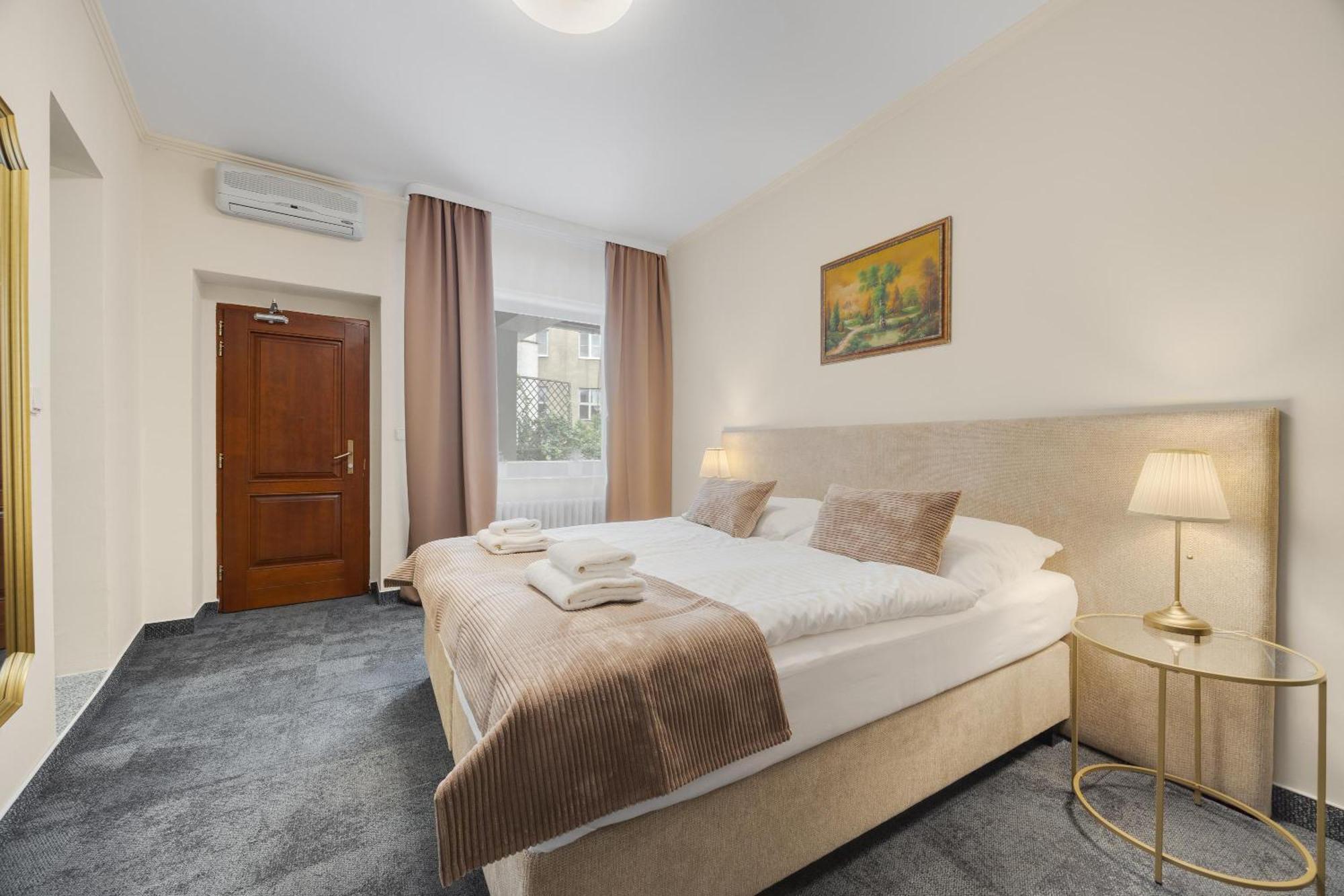 Hotel Reverie - Dependance, Check-In At Metropolitan Star Братислава Экстерьер фото